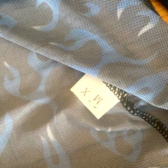 Bundle of 2 Mesh Shirts - Picture 7 of 10